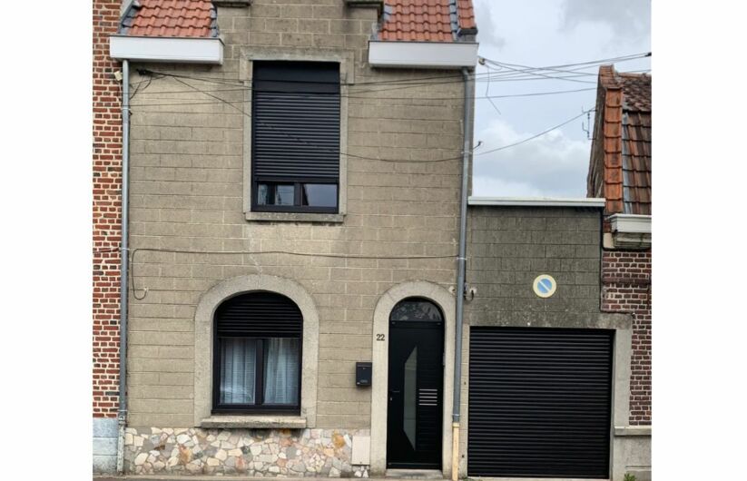 Une rénovation complète des menuiseries en Noir Profond pour un résultat à couper le souffle
