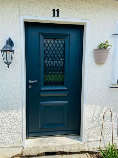 Magnifique porte d’entrée aluminium modèle Diva vitrée