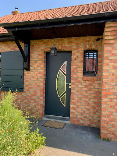 Porte d'entrée et volets battants