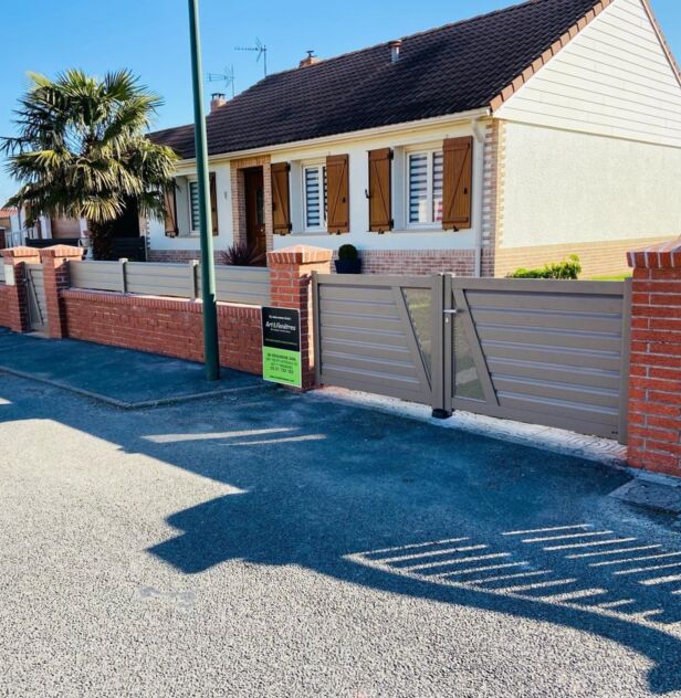 Portail, portillon et cloture aluminium gris beige