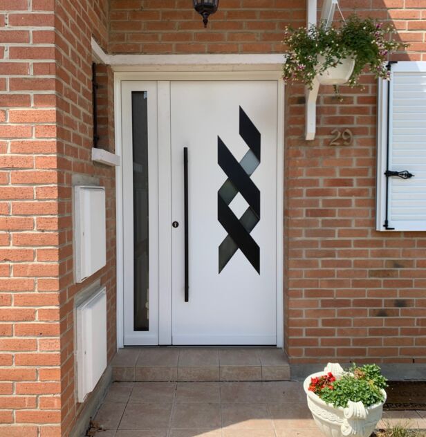 porte d’entrée Monalu Modèle ADN, avec sa partie semi-fixe vitrée
